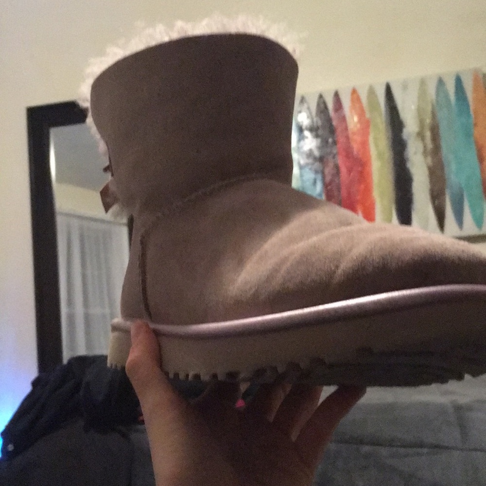 GORGEOUS ROSE GOLD UGGS - Picture 2 of 5